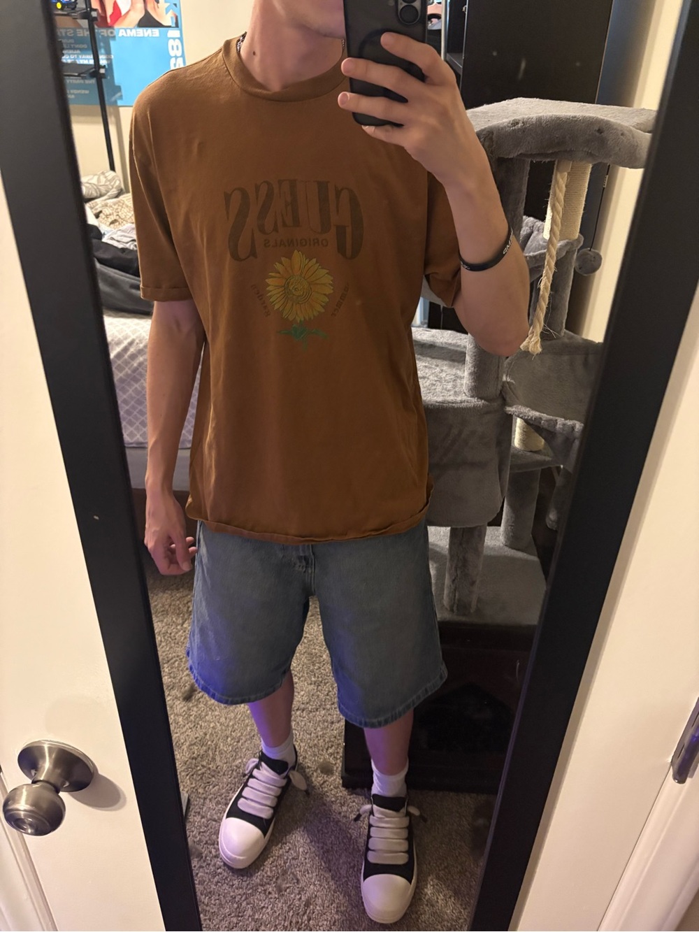 GUESS Brown Short-Sleeve Tee with Sunflower Graphic - Picture 4 of 4